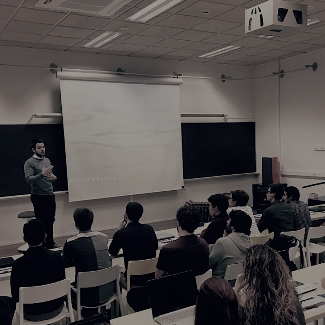 Higini Moré dando una ponencia sobre blockchain en Barcelona, 2017